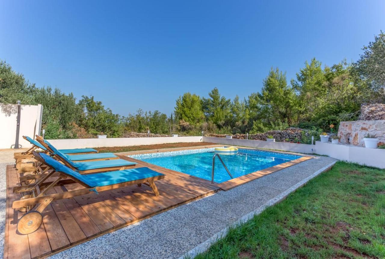Holiday Home Antonija สตารีกราด ภายนอก รูปภาพ