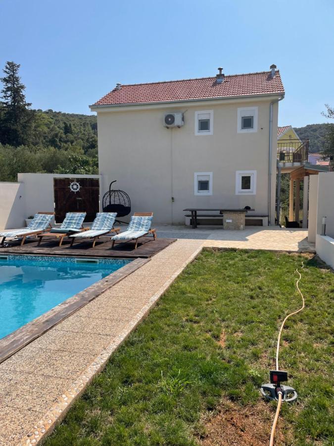Holiday Home Antonija สตารีกราด ภายนอก รูปภาพ